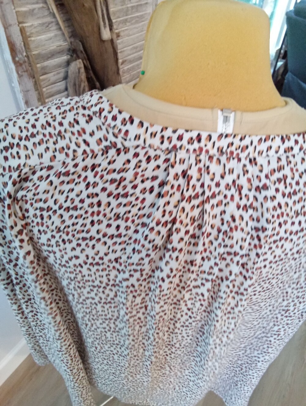 NYDJ Plus Size 3X Neutral Animal Leopard Print Blouse 3/4 Length Sleeves - Picture 11 of 16